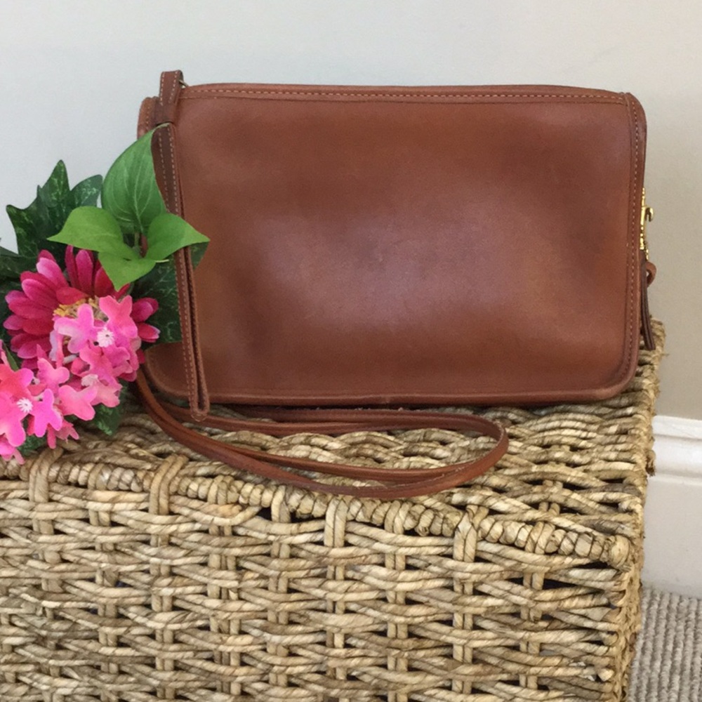 ⬇️Vintage Coach purse